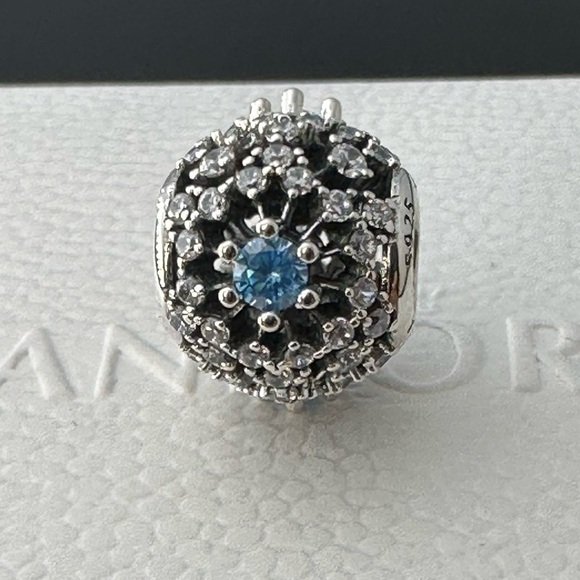 Pandora Jewelry - Pandora Disney, Cinderella Heart Wish 925 Ale with CZ blue Charm